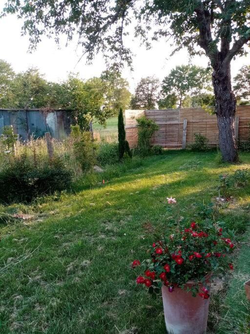 Chalet Pour Deux Personnes Saint-Pierre-du-Lorouër Exteriér fotografie